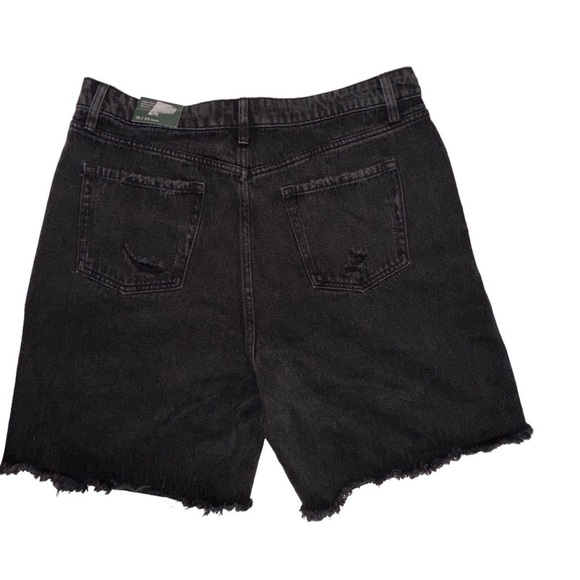 Wild Fable Women’s High-Rise Bermuda Black Wash Distressed Raw Hem Shorts - Picture 15 of 16